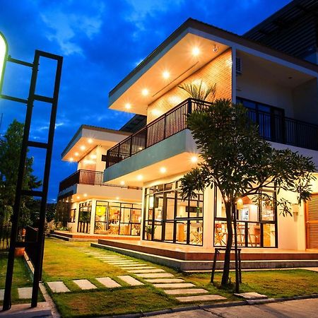 Yellow Moon Hotel Pattaya Exterior foto